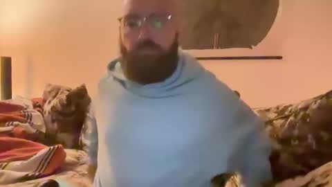 Snapshot of jerojero17 chatting on 10/26/25, 04:40 jerobeam online show from 10/26/25, 04:40