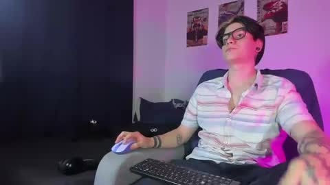 Snapshot of jerrycole_ chatting on 10/09/25, 01:14 Angelo online show from 10/09/25, 01:14