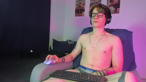 Snapshot of jerrycole_ chatting on 10/11/25, 02:33 Angelo online show from 10/11/25, 02:33