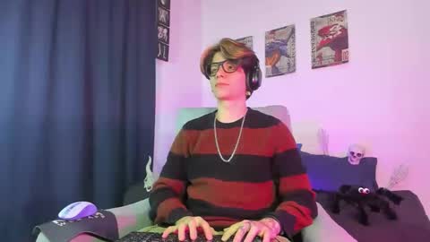 Snapshot of jerrycole_ chatting on 10/23/25, 01:49 Angelo online show from 10/23/25, 01:49