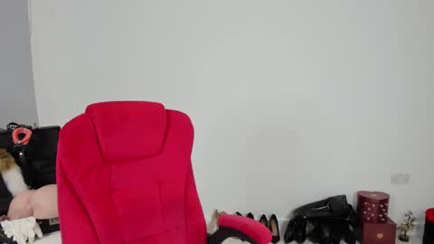 Snapshot of jesicacoper chatting on 12/14/24, 01:50 MistressJesicaCoper online show from 12/14/24, 01:50