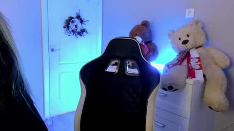 jess1ca_rabb1t online show from 12/02/24, 11:12