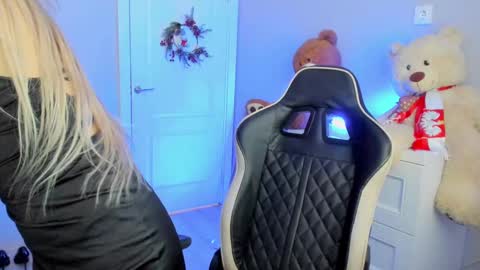 jess1ca_rabb1t online show from 12/09/24, 06:01