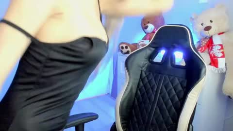 jess1ca_rabb1t online show from 12/11/24, 06:36