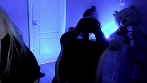 jess1ca_rabb1t online show from 12/13/24, 01:12