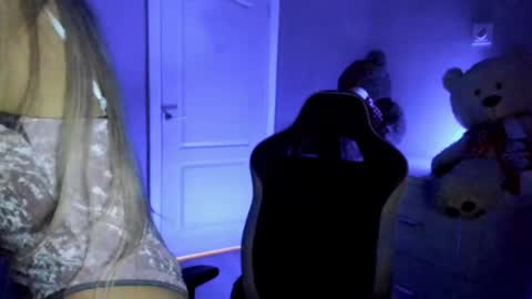 jess1ca_rabb1t online show from 12/15/24, 11:34