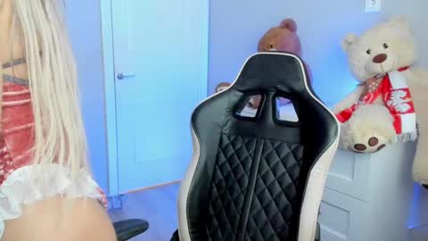 jess1ca_rabb1t online show from 12/17/24, 05:51