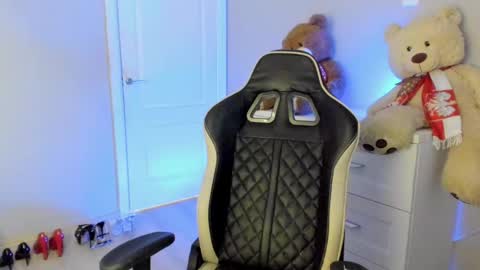 jess1ca_rabb1t online show from 01/10/25, 11:11