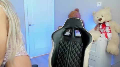 jess1ca_rabb1t online show from 01/16/25, 07:49