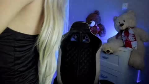 jess1ca_rabb1t online show from 01/22/25, 09:46