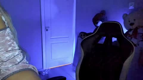 jess1ca_rabb1t online show from 01/25/25, 11:44