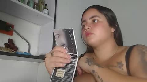 Snapshot of jess_beauty chatting on 04/05/26, 12:52 jess beauty online show from 04/05/26, 12:52