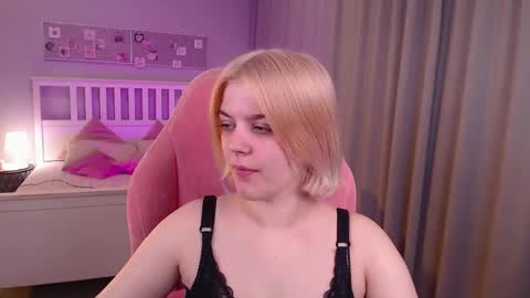 Snapshot of jess_marais chatting on 09/19/25, 07:43 Jess online show from 09/19/25, 07:43