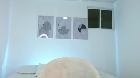 Snapshot of jessdant_luv chatting on 06/25/26, 04:23 Hello we are Jesse and Dante. online show from 06/25/26, 04:23