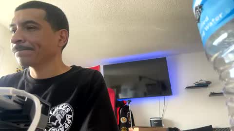 Snapshot of jesselopezcali chatting on 01/07/25, 06:03 Hungjessy online show from 01/07/25, 06:03