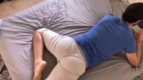 Snapshot of jessesbubble chatting on 11/26/25, 06:09 Jesse online show from 11/26/25, 06:09