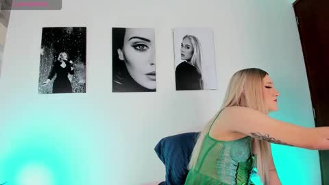 JESSI AND NAOMI online show from 01/25/25, 03:51