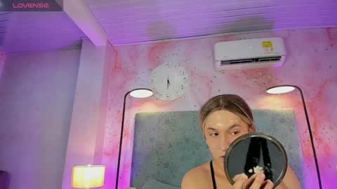 JESSI AND NAOMI online show from 11/02/25, 11:07