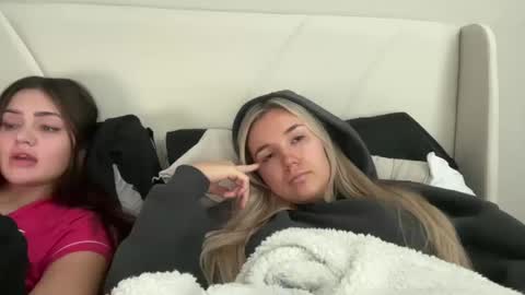 Snapshot of jessicaparkerrr chatting on 10/14/25, 03:35 Jessica Parker online show from 10/14/25, 03:35