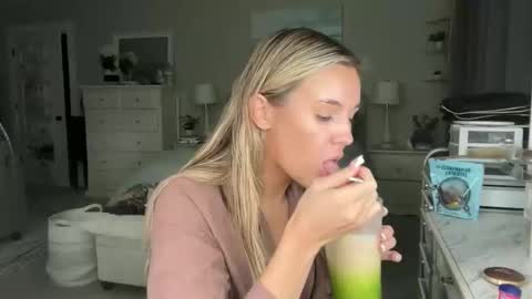 Jessica Parker online show from 11/12/25, 07:46