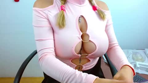 Snapshot of jessicarabbit4 chatting on 02/02/25, 06:15 jessicarabbit4 online show from 02/02/25, 06:15