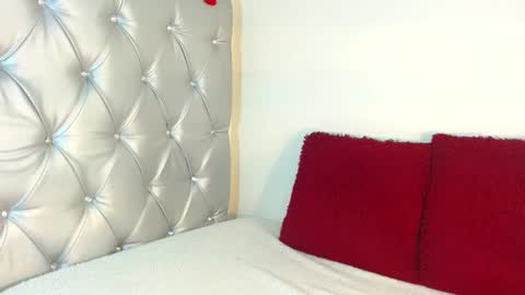 Snapshot of jessicarabbit4 chatting on 11/12/25, 10:20 jessicarabbit4 online show from 11/12/25, 10:20