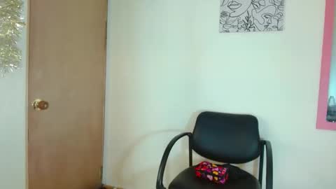 Snapshot of jessicarabbit4 chatting on 11/13/25, 09:25 jessicarabbit4 online show from 11/13/25, 09:25