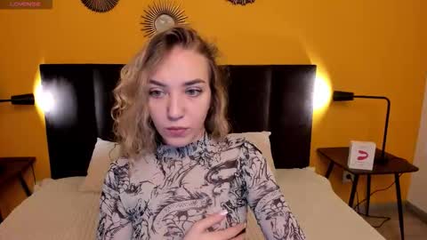 Snapshot of jessie_curlyy chatting on 11/06/25, 02:23 Jessie online show from 11/06/25, 02:23