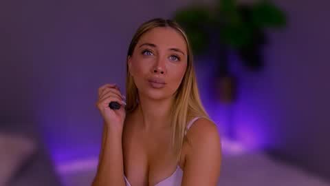 jessiellle online show from 10/02/25, 06:20