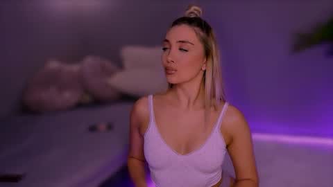 jessiellle online show from 10/19/25, 05:02