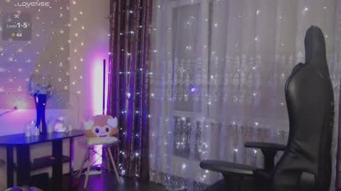 Snapshot of jessiemays chatting on 01/14/25, 12:33 Jess online show from 01/14/25, 12:33