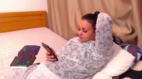Snapshot of jessiestar3 chatting on 04/20/26, 10:33 jessiestar3 online show from 04/20/26, 10:33