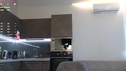 Snapshot of jessiexxi chatting on 09/14/25, 04:11 Jessie   TG channel  online show from 09/14/25, 04:11