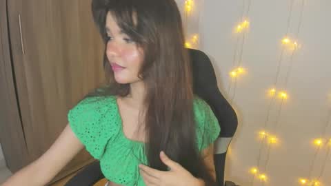 Snapshot of jessiica__ chatting on 10/23/25, 08:40 Jessi online show from 10/23/25, 08:40