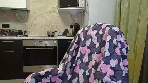 jessy_yng online show from 10/13/25, 12:05