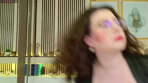 Snapshot of jessykah chatting on 12/24/24, 07:49 Francesca online show from 12/24/24, 07:49