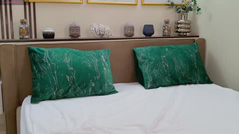 Snapshot of jessykah chatting on 12/31/24, 08:04 Francesca online show from 12/31/24, 08:04