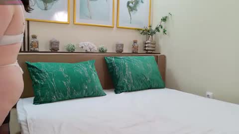 Snapshot of jessykah chatting on 02/10/25, 08:09 Francesca online show from 02/10/25, 08:09