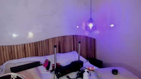 Jessica online show from 09/17/25, 08:10