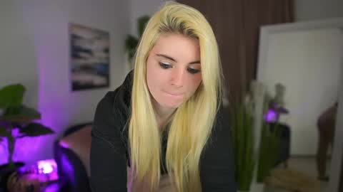 Snapshot of jetpearl chatting on 03/22/26, 08:23 Jet online show from 03/22/26, 08:23