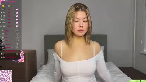 Mona online show from 10/10/25, 04:22