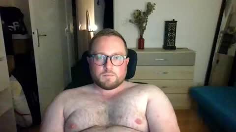 jeuneloup92 online show from 10/22/25, 07:02