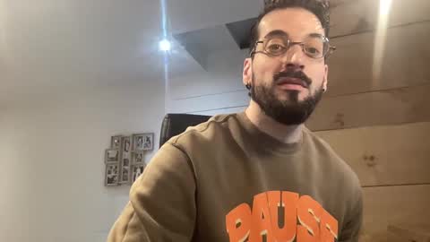 Snapshot of jeunemek00779042 chatting on 01/20/25, 01:32 JEUNEMEK007 online show from 01/20/25, 01:32