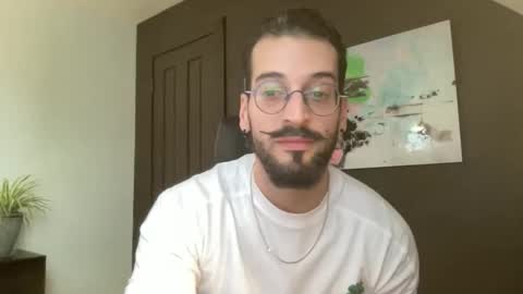 Snapshot of jeunemek00779042 chatting on 10/30/25, 05:35 JEUNEMEK007 online show from 10/30/25, 05:35