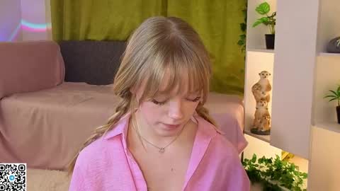 Snapshot of jewellhogan chatting on 04/19/26, 10:01 Gwen online show from 04/19/26, 10:01