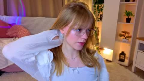 Snapshot of jewellhogan chatting on 05/28/26, 08:17 Gwen online show from 05/28/26, 08:17