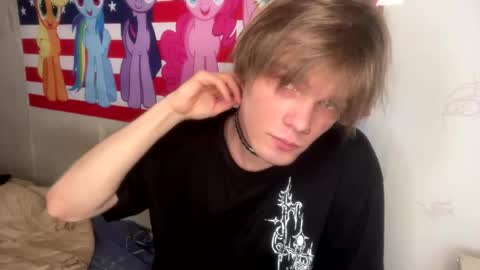 Snapshot of jeycob_ice chatting on 03/23/26, 01:04 jeycob ice online show from 03/23/26, 01:04