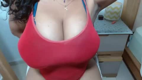 Snapshot of jeysangy chatting on 01/19/26, 02:43 rousbigtits online show from 01/19/26, 02:43