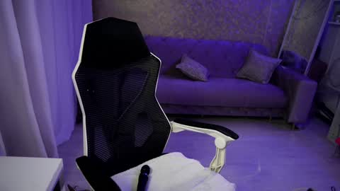 Snapshot of jeyssy69 chatting on 12/22/24, 04:17 Jeyssy also Andra  online show from 12/22/24, 04:17