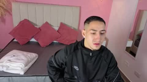 Snapshot of jhan_vassilis chatting on 04/14/26, 10:54 Jhan online show from 04/14/26, 10:54